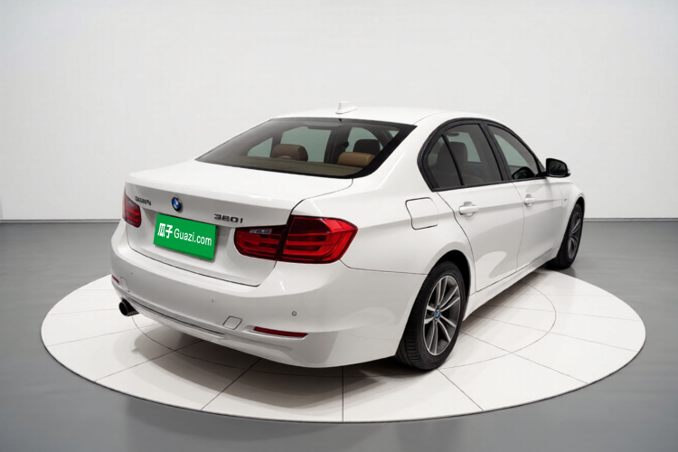 宝马3系 2015款 320i 超悦版时尚型车身外观7