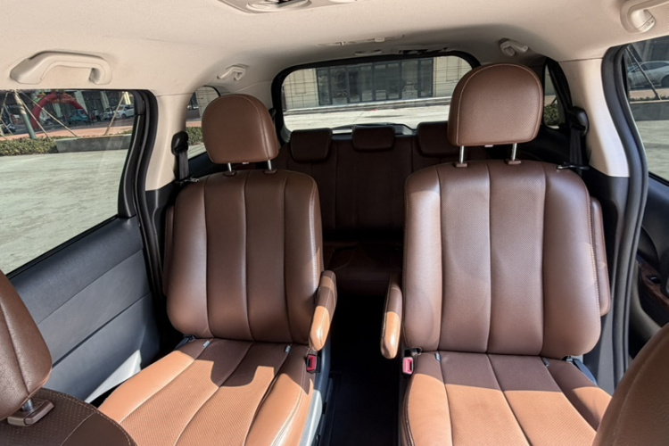 比亚迪M6 2015款 2.4L 自动豪华型中控内饰7010