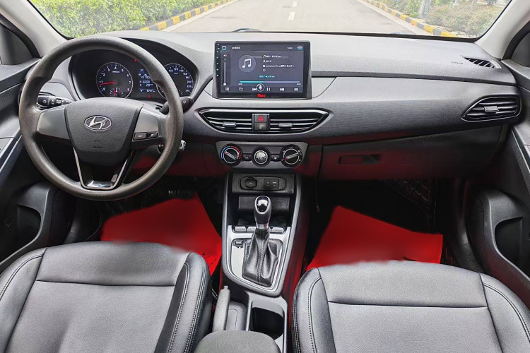 现代 悦动 2018款 1.6L 自动悦目版GL 国VI中控内饰7001