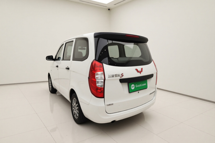 五菱汽车 五菱宏光 2015款 1.2L S 基本型国V车身外观5