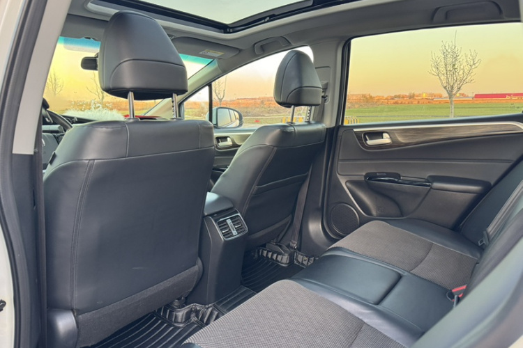 本田 杰德 2017款 210TURBO CVT风尚版 5座中控内饰7003