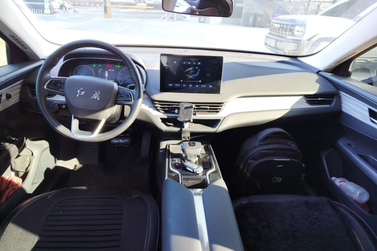 红旗E-QM5 2024款 610km PLUS中控内饰12