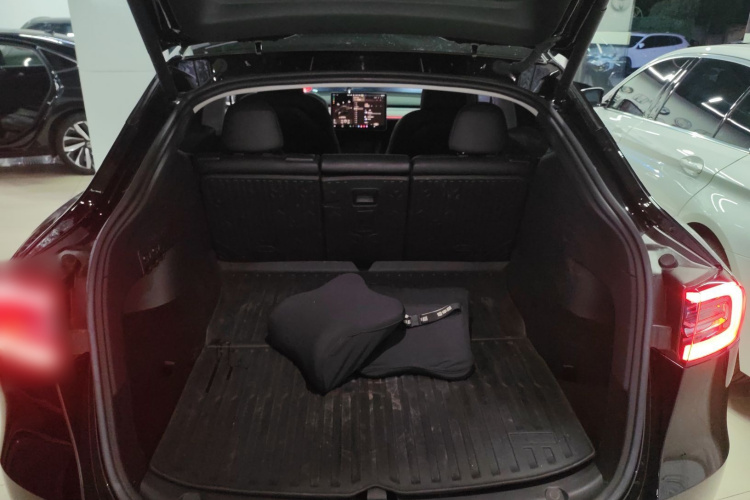 特斯拉 Model Y 2023款 高性能全轮驱动版局部细节23