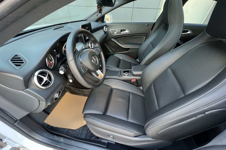 奔驰CLA 2019款 CLA 200 时尚型局部细节19