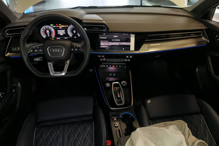 奥迪A3 2025款 A3L Limousine 35TFSI 飞驰尊享型 +豪华臻选包中控内饰12