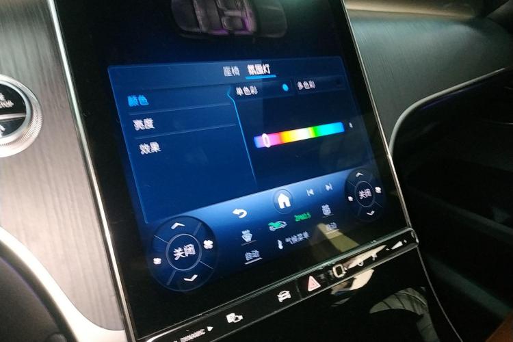 奔驰GLC 2024款  改款 GLC 260 L 4MATIC 豪华型 5座中控内饰16