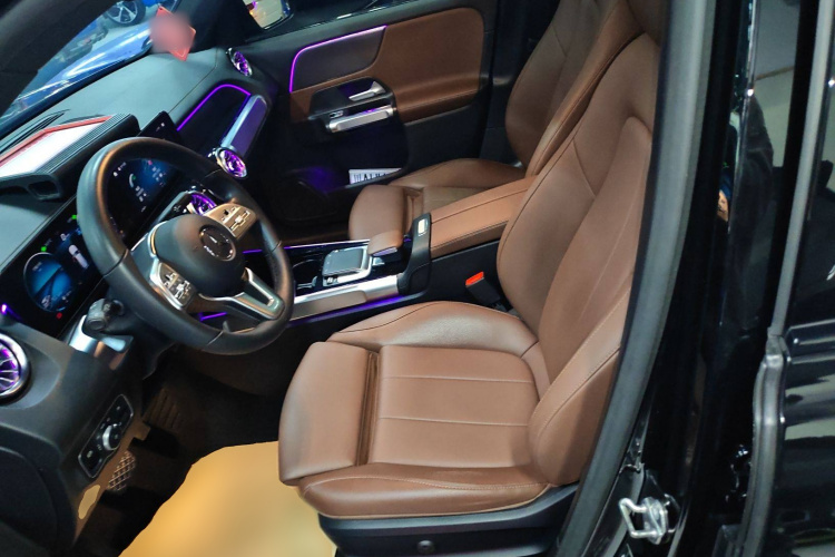 奔驰GLB 2021款 GLB 200 动感型局部细节19