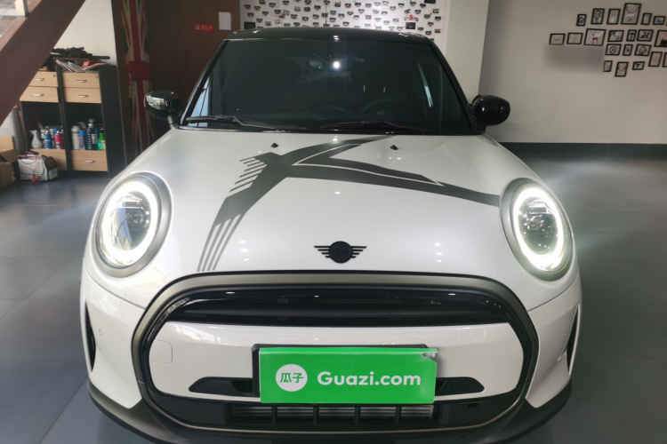 MINI 2023款 1.5T COOPER 国王十字特别版 五门版车身外观2