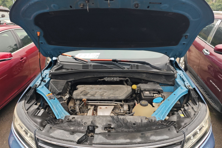 荣威RX5 2016款 30T 两驱自动互联网智享版机舱底盘24