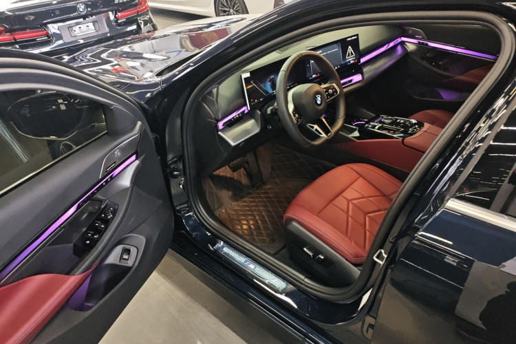 宝马5系 2025款 530Li 领先型 M运动套装中控内饰7003