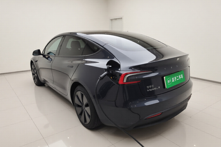 特斯拉 Model 3 2023款 后轮驱动版车身外观5