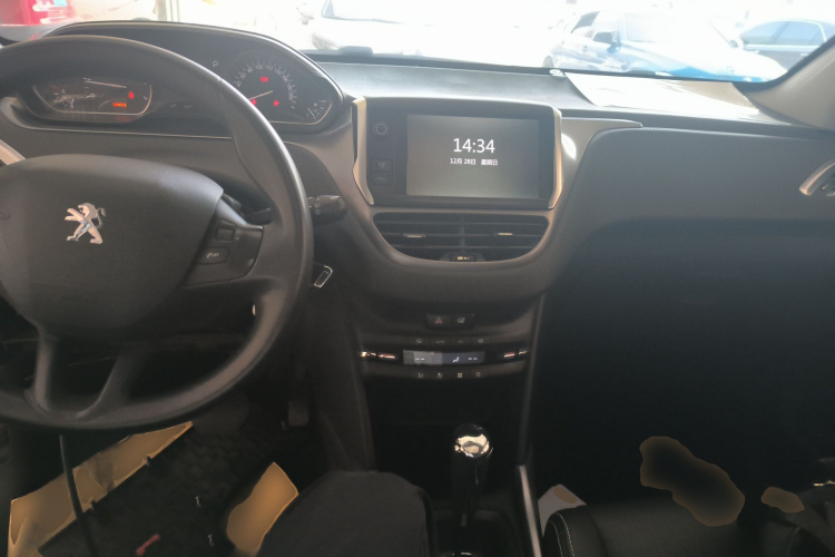 标致2008 2014款 1.6L 自动时尚版中控内饰12