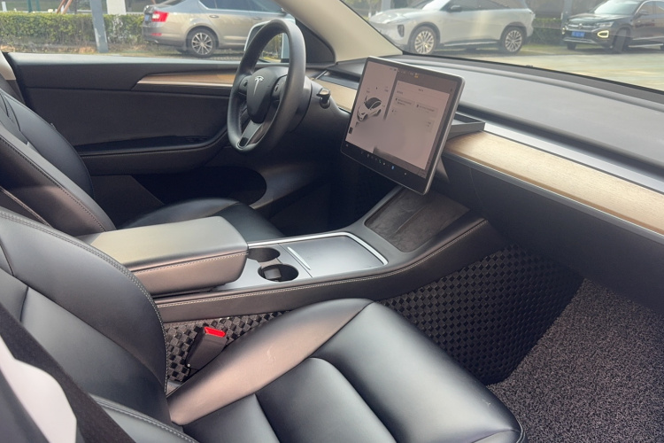 特斯拉 Model Y 2021款 标准续航后驱版中控内饰7002