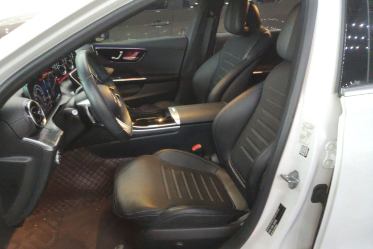 奔驰C级 2022款 C 200 L 运动版局部细节19