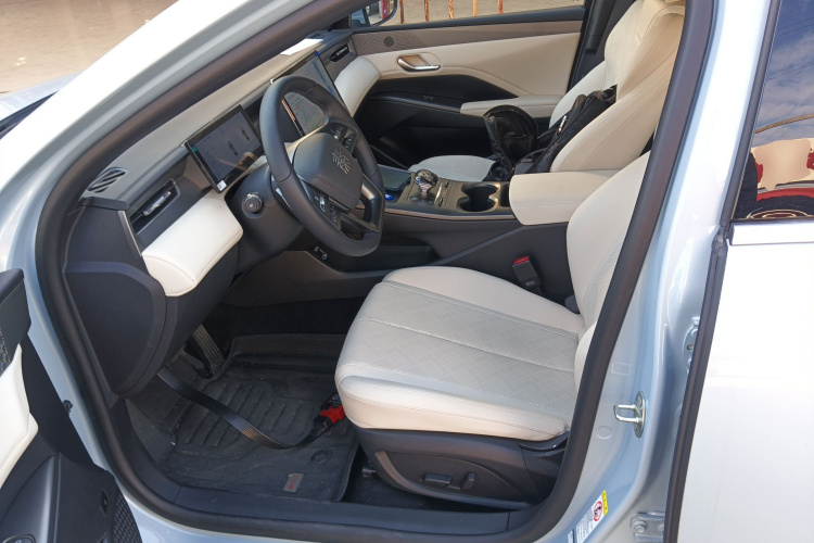 比亚迪 秦PLUS 2025款 DM-i 智驾版 120KM超越型中控内饰19