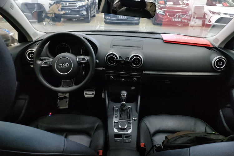 奥迪A3 2016款 Sportback 35 TFSI 风尚型中控内饰7002