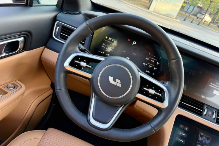 理想汽车 理想ONE 2021款 增程6座版中控内饰7001