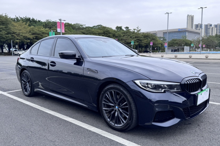 宝马3系 2021款 325i M运动曜夜套装车身外观6004