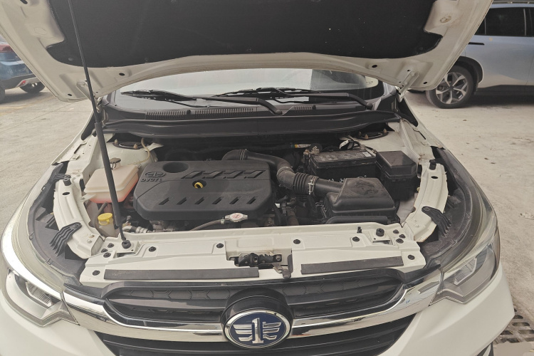 一汽 骏派D60 2017款 1.5L 手动豪华型机舱底盘24