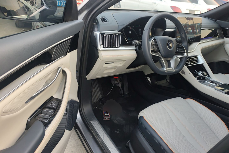 比亚迪 宋PLUS新能源 2021款 DM-i 110KM 旗舰PLUS中控内饰7003