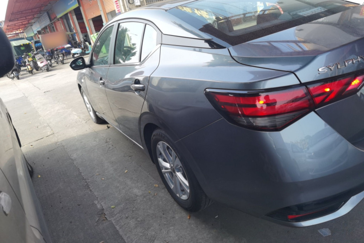 日产 轩逸 2023款 改款 1.6L CVT悦享版车身外观4