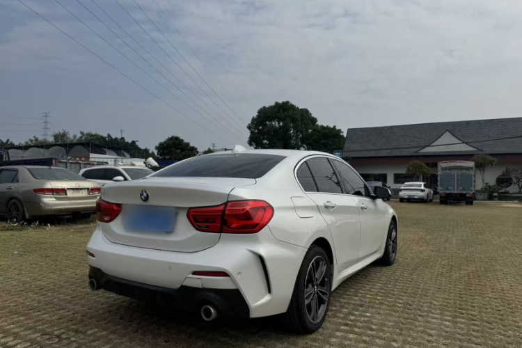 宝马1系 2022款 120i M运动版车身外观6006