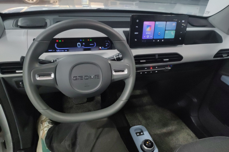 吉利银河 2024款 熊猫mini 200km 耐力熊中控内饰12