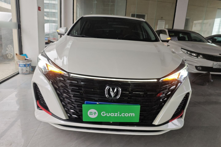 长安 逸动 2024款 PLUS 蓝鲸NE 1.4T GDI DCT高能版车身外观2