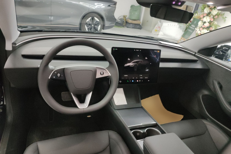 特斯拉 Model 3 2025款 改款 长续航全轮驱动版中控内饰7002