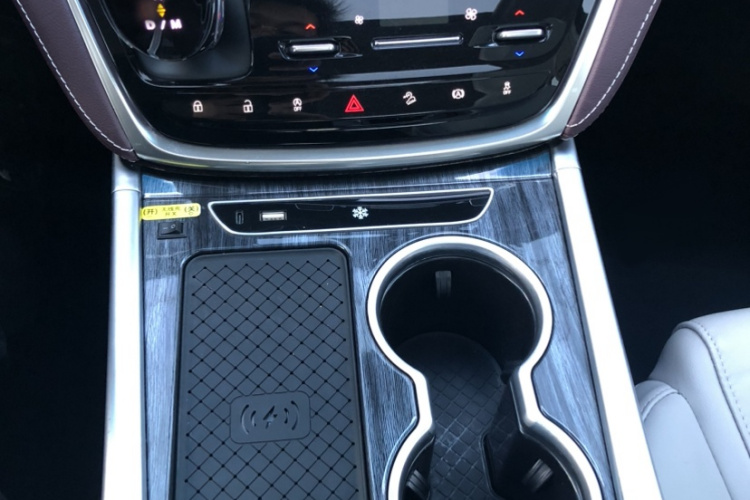 别克GL8 2023款 Avenir艾维亚 六座贤礼版中控内饰7006