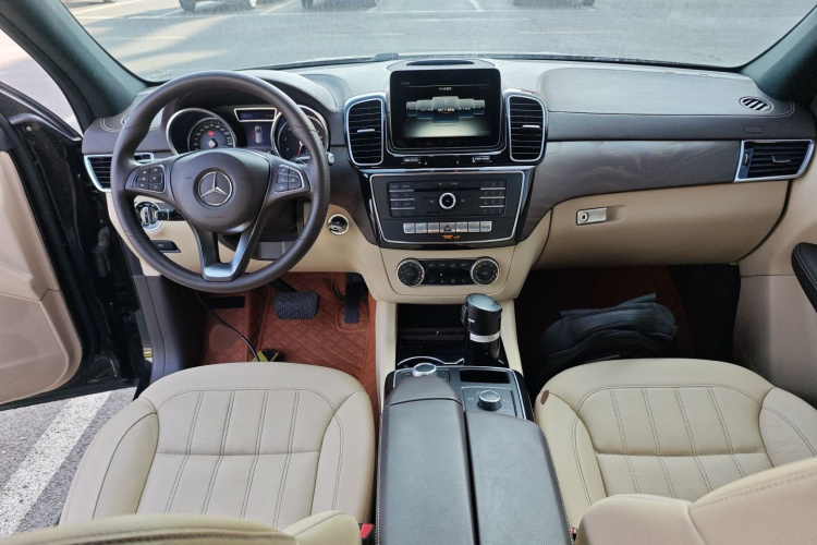 奔驰GLE 2017款 GLE 320 4MATIC 动感型中控内饰12