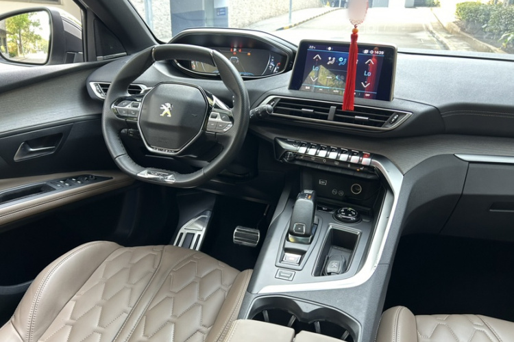 标致5008 2017款 380THP 7座豪华GT版中控内饰7003