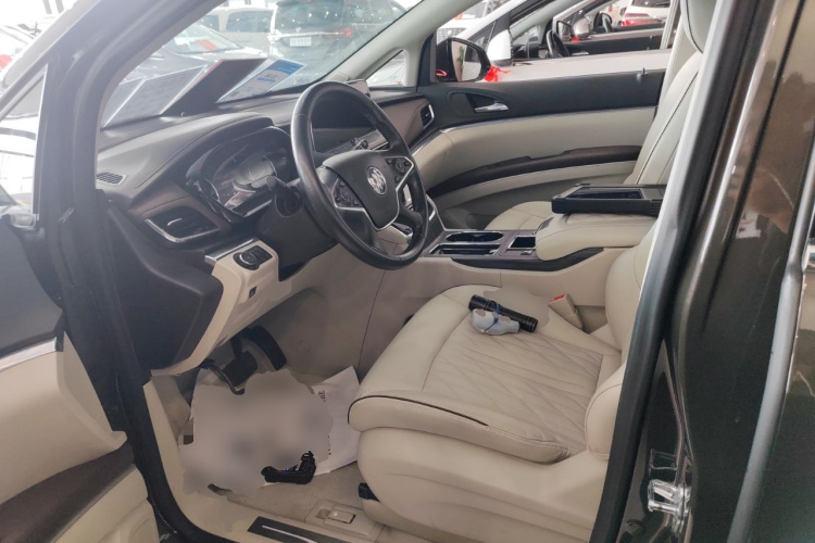 别克GL8 2022款 陆上公务舱 652T 尊贵型中控内饰19