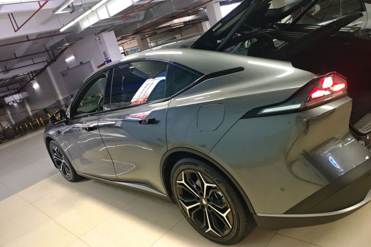 深蓝汽车 深蓝L07 2024款 230Max乾崑智驾ADS SE增程版车身外观4