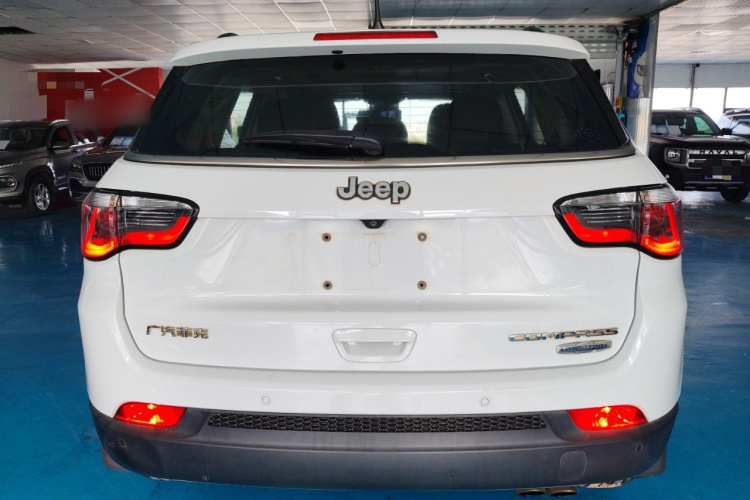 Jeep 指南者 2019款 200T 自动家享-互联大屏版车身外观6