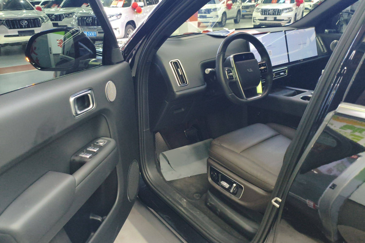 理想汽车 理想L9 2022款 Max中控内饰20