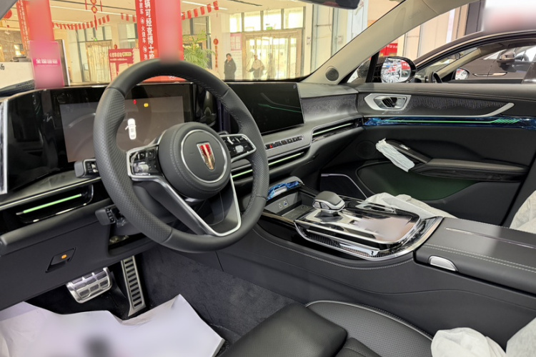 红旗H9 2025款 2.0T 两驱旗享豪华商务版 5座中控内饰7003