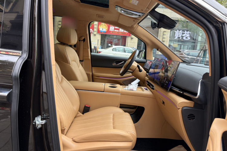 岚图汽车 岚图梦想家 2025款 PHEV 四驱旗舰鲲鹏版局部细节41