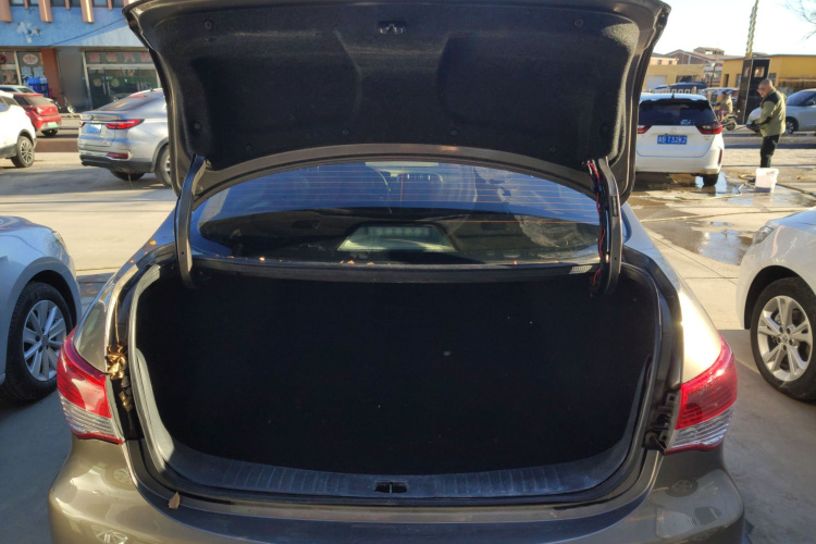 日产 轩逸 2018款 经典 1.6XE+ CVT领先版机舱底盘23