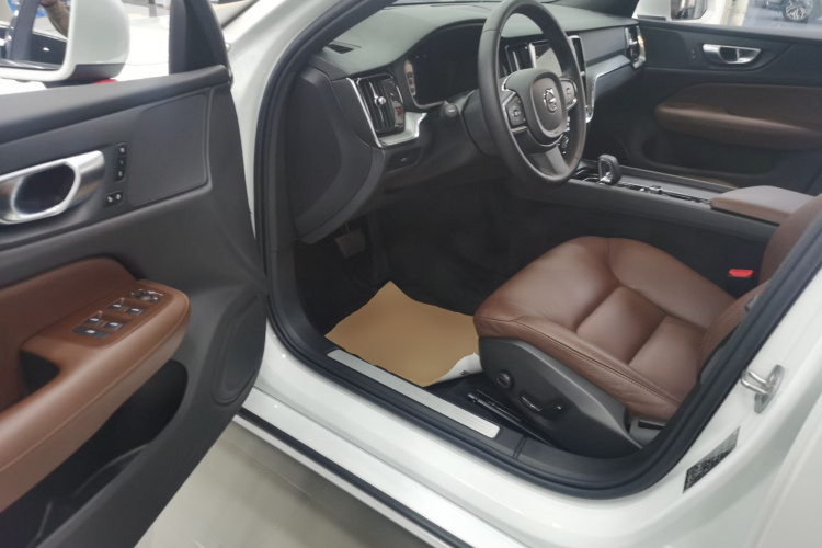 沃尔沃S60 2023款 B4 智逸豪华版中控内饰20