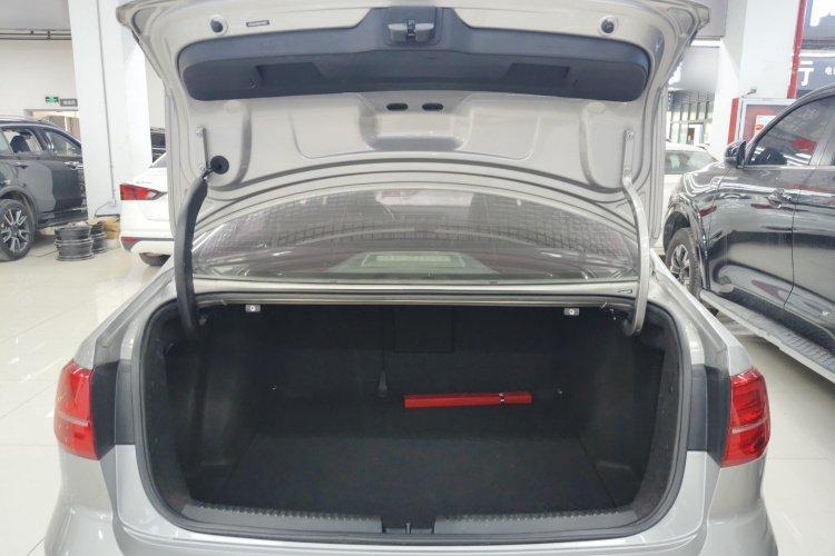 大众 速腾 2015款 1.6L 自动舒适型机舱底盘23