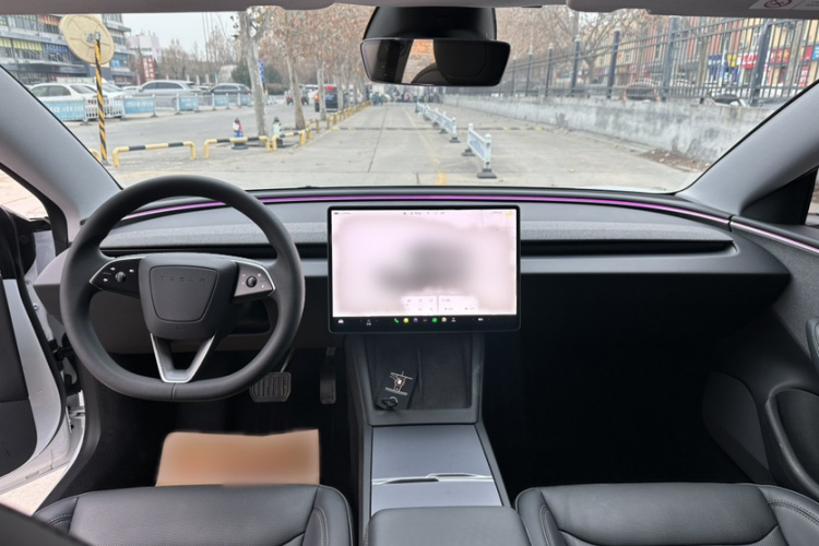 特斯拉 Model 3 2023款 后轮驱动版中控内饰7004