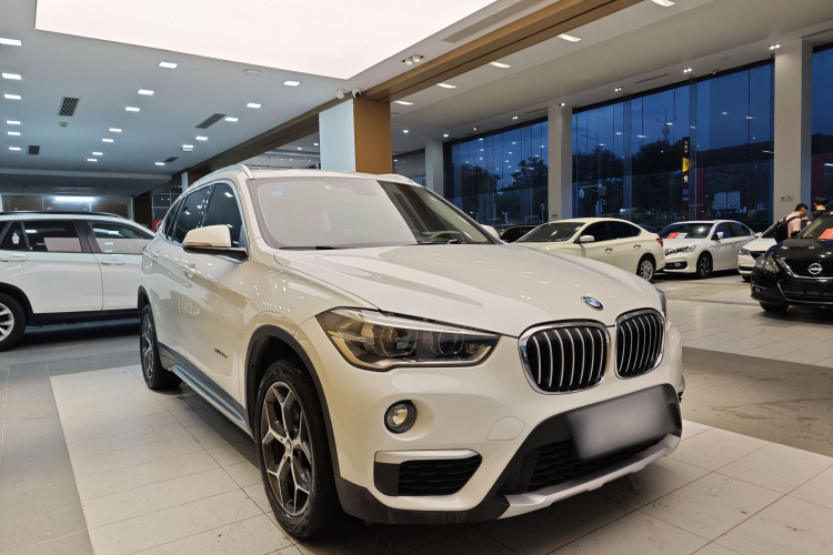 宝马X1 2018款 sDrive18Li 尊享型车身外观6012