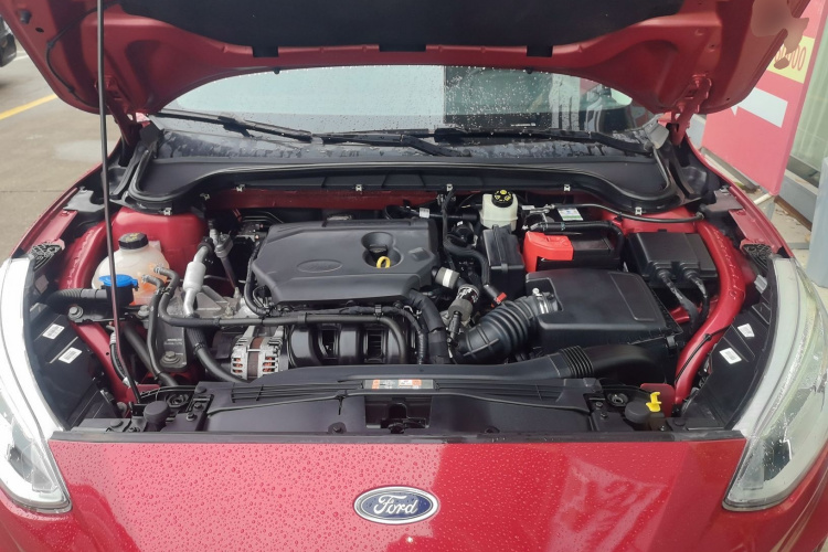 福特 福克斯 2020款 三厢 1.5L 自动锋跃型机舱底盘24