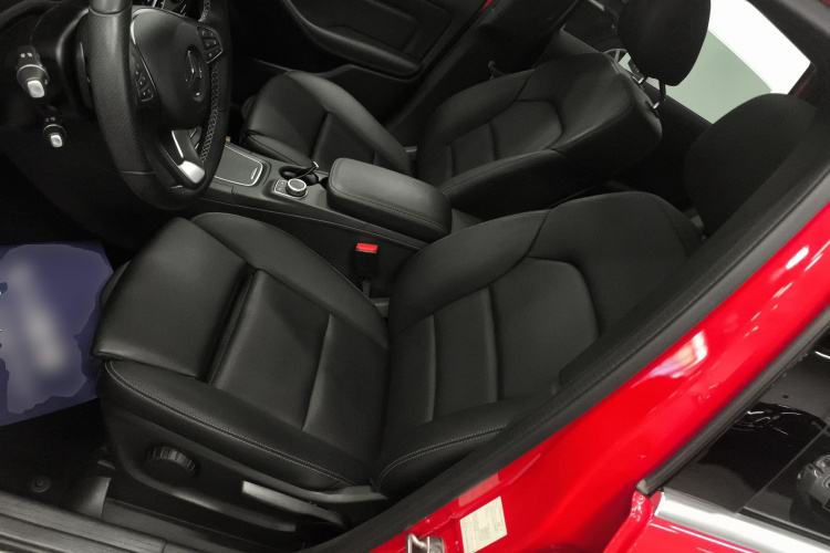 奔驰B级 2018款 B 200 动感型中控内饰19