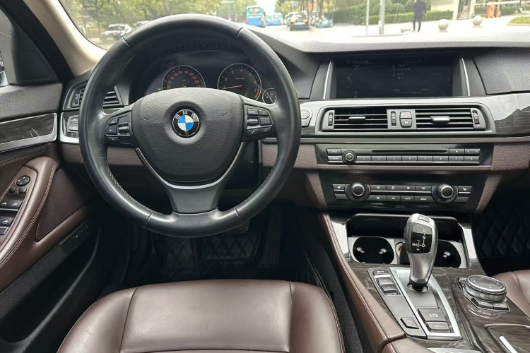 宝马5系 2014款 525Li 豪华设计套装中控内饰7003