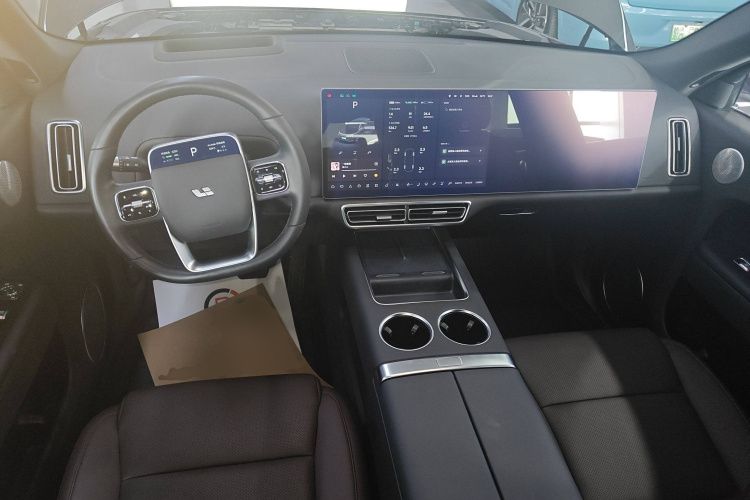 理想汽车 理想L8 2023款 Air中控内饰12