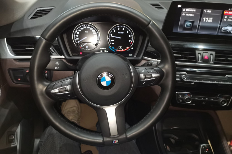 宝马X1 2021款 改款 sDrive25Li 领先型中控内饰13