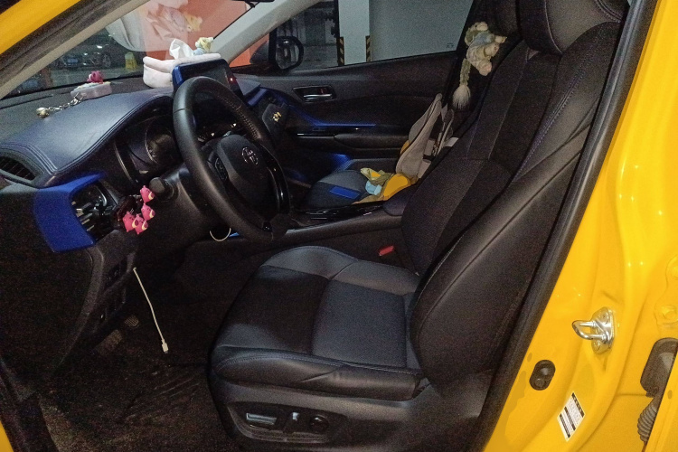 丰田C-HR 2021款 2.0L 豪华版局部细节19