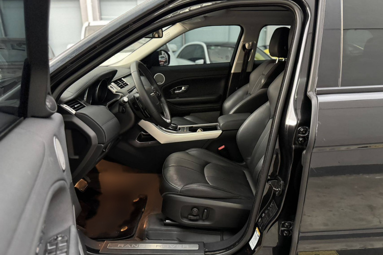 路虎 揽胜极光 2018款 240PS SE 智耀版中控内饰7003